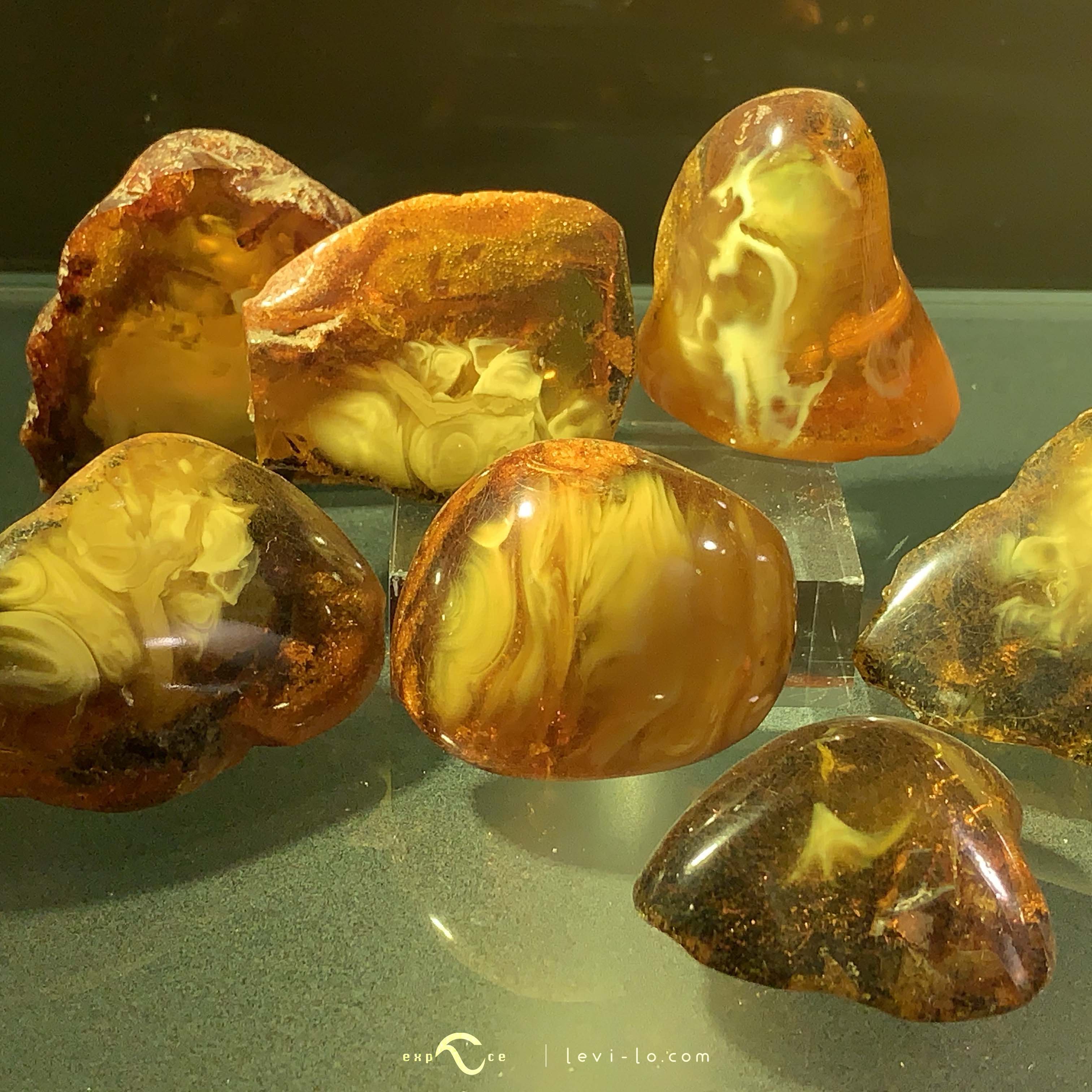 Red and white mixed amber